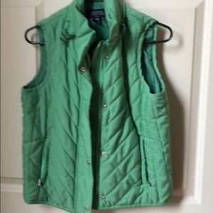 Jones New York kelly green lightweight vest